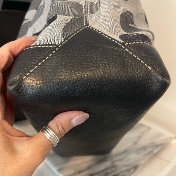 Dooney & Bourke Duck Print Jacquard Shoulder Bag Tortoise Duck - Picture 7 of 9